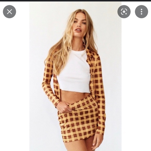 With jean bobbie top - Picture 3 of 3